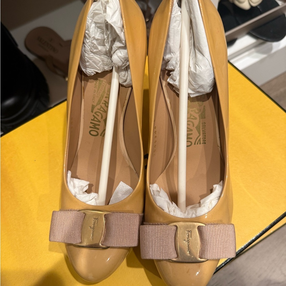Salvatore Ferragamo Women's Beige Heels with Bow
